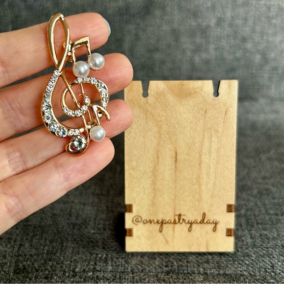 Jewelry - Sparkly Treble Clef + Music Note Fashion Rhinestone, Pearl Brooch Pin, Gold